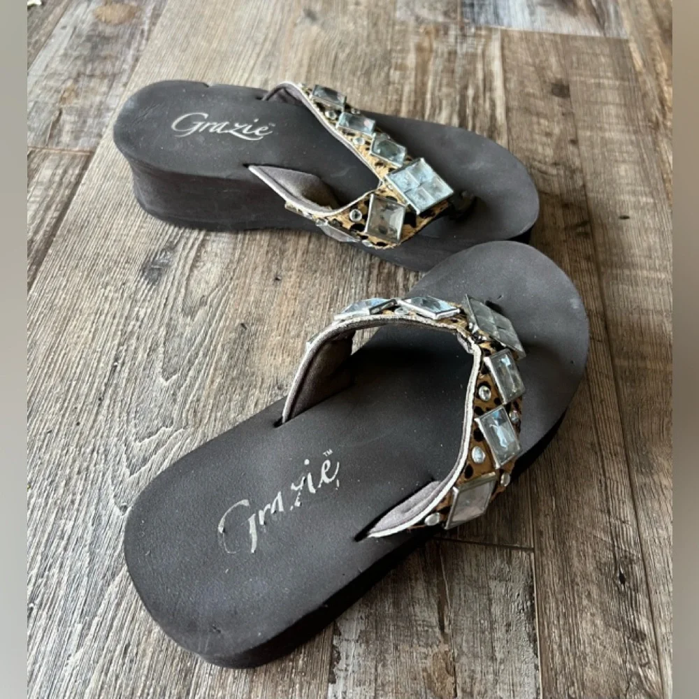 Preowned Grazie wedge heel sandals. Size 6 - Picture 6 of 7